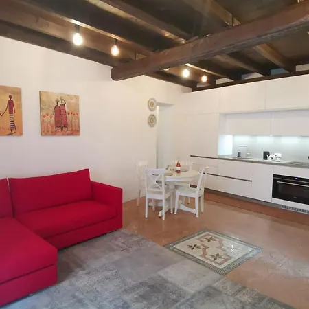 Charming In The Historic Centre- Spacious And Relaxing * Como